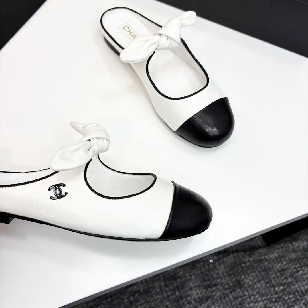 👟👟Ex-factory price 480👟👟 Chanel 25C Early Spring Mary Jane Shoes Series This season’s shoes are all great! The pure black Mary Jane is very comfortable on the feet and the upper leather is also very soft, so you don’t have to worry about rubbing your feet. The bunny ears are also very cute, and the black and white color matching and black fabric cover are very nice. Upper cowhide, inner sheepskin, genuine leather outsole Size: 35-39 40/41 Customized, non-refundable and non-exchangeable